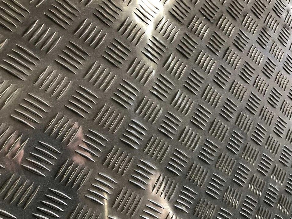 Нержавеющий рифленый лист 2000 мм 1000 мм 0,8 мм AISI 201